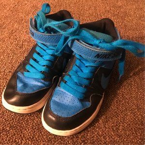 - Nike Mogan Mid Jr 2, size 13C
